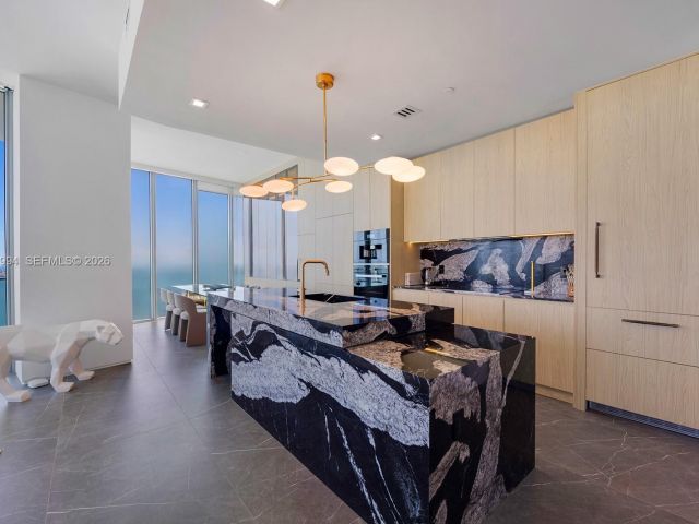 Apartment for sale  Unit #UPH-4602 - photo 7491349