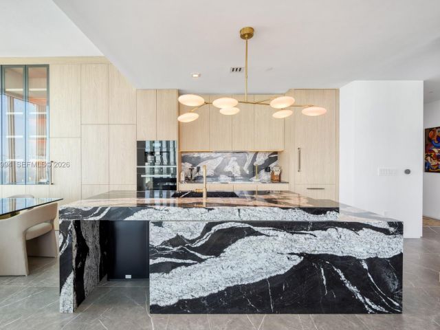 Apartment for sale  Unit #UPH-4602 - photo 7491350