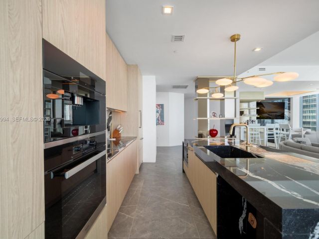 Apartment for sale  Unit #UPH-4602 - photo 7491352