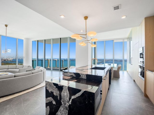 Apartment for sale  Unit #UPH-4602 - photo 7491353