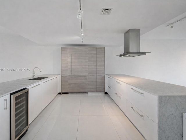 Apartment for sale  Unit #2004 - photo 7497091