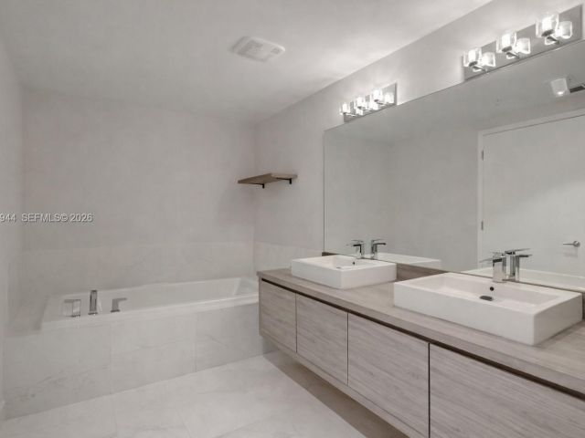 Apartment for sale  Unit #2004 - photo 7497094