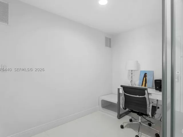 2-bedroom condo for sale in Miami - 495 Brickell Ave 805 - MondialRealty