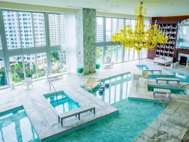 2-bedroom condo for sale in Miami - 495 Brickell Ave 805 - MondialRealty