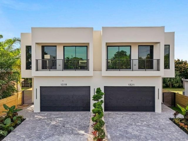 Home for sale at 1321 NE 13th Ave - photo 7482387