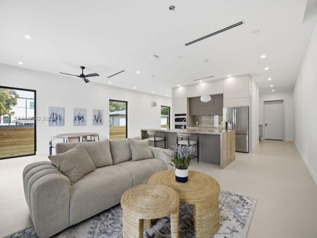 Home for sale at 1321 NE 13th Ave - photo 7482388