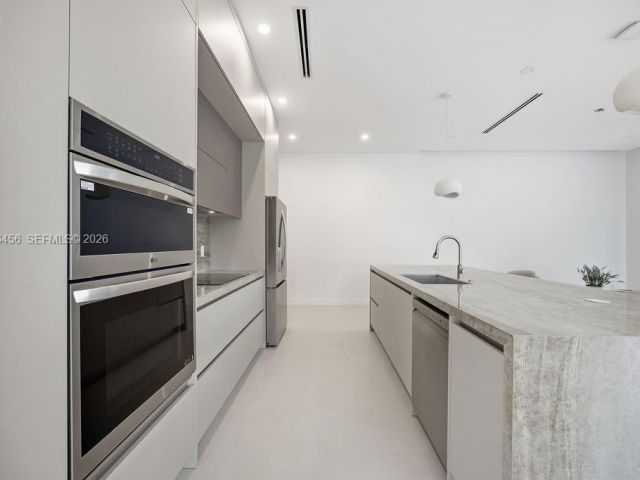 Home for sale at 1321 NE 13th Ave - photo 7482399