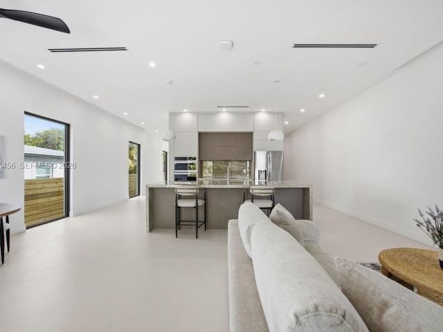 Home for sale at 1321 NE 13th Ave - photo 7482402