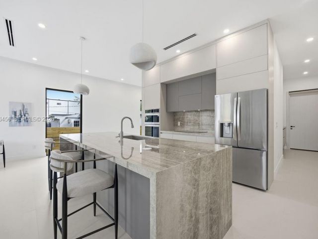 Home for sale at 1321 NE 13th Ave - photo 7482403