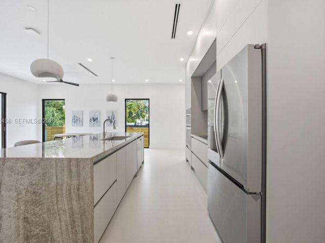 Home for sale at 1321 NE 13th Ave - photo 7482404