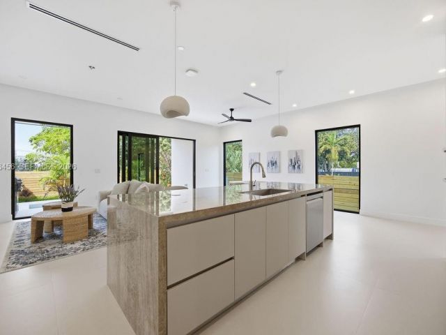 Home for sale at 1321 NE 13th Ave - photo 7482406