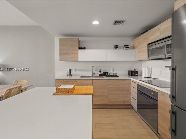 Apartment for rent  Unit #2406 - photo 7505132