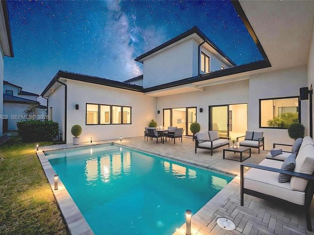 Home for rent at 5718 Ashwood Cir W 5718 - photo 7528669