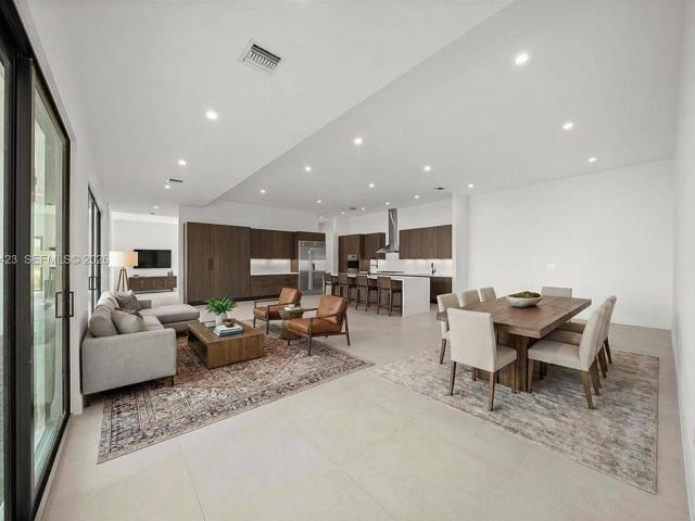 Home for rent at 5718 Ashwood Cir W 5718 - photo 7528671