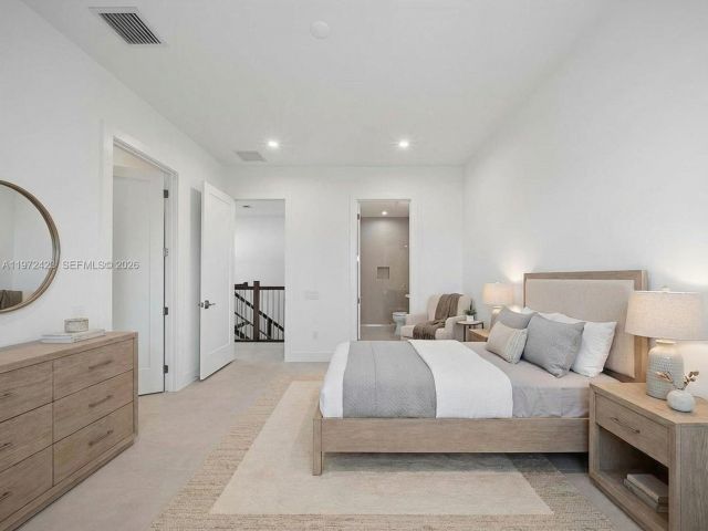 Home for rent at 5718 Ashwood Cir W 5718 - photo 7528674