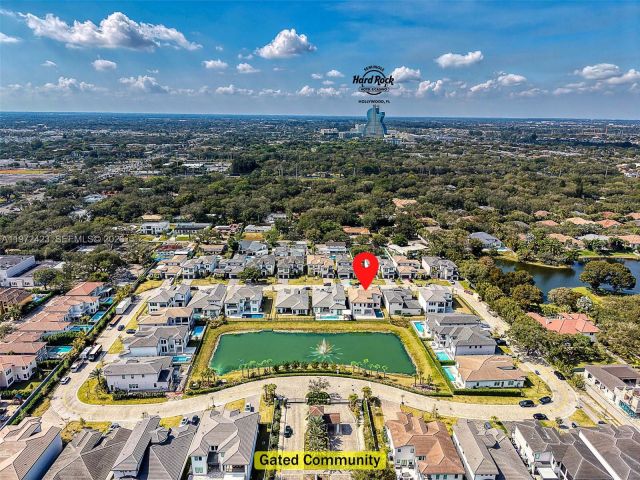 Home for rent at 5718 Ashwood Cir W 5718 - photo 7528675