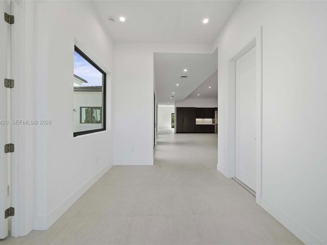 Home for rent at 5718 Ashwood Cir W 5718 - photo 7528682