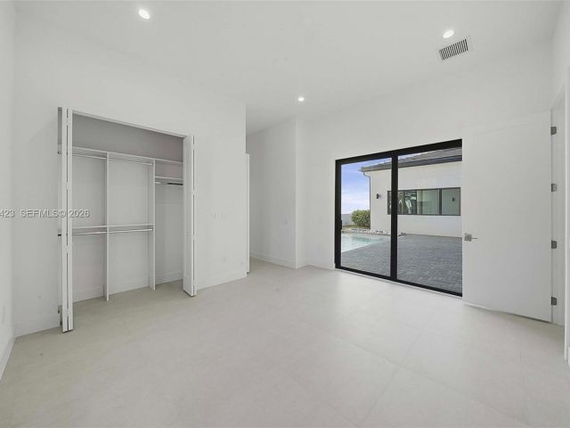 Home for rent at 5718 Ashwood Cir W 5718 - photo 7528685