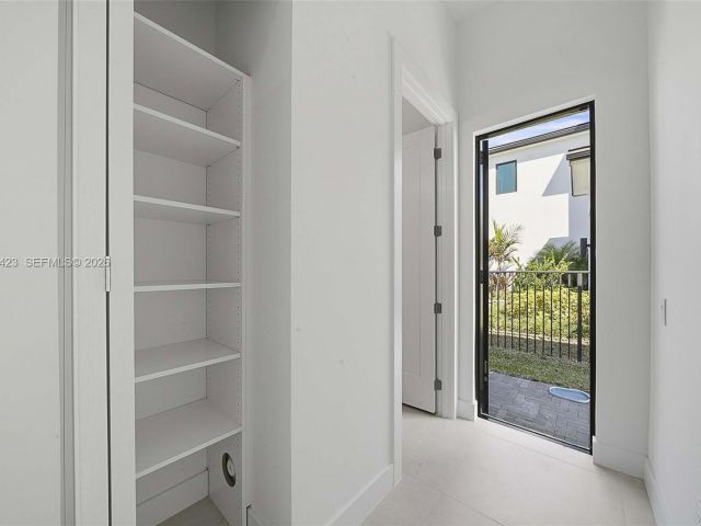 Home for rent at 5718 Ashwood Cir W 5718 - photo 7528686