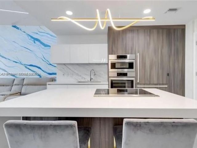 Apartment for sale  Unit #3000 - photo 7488117