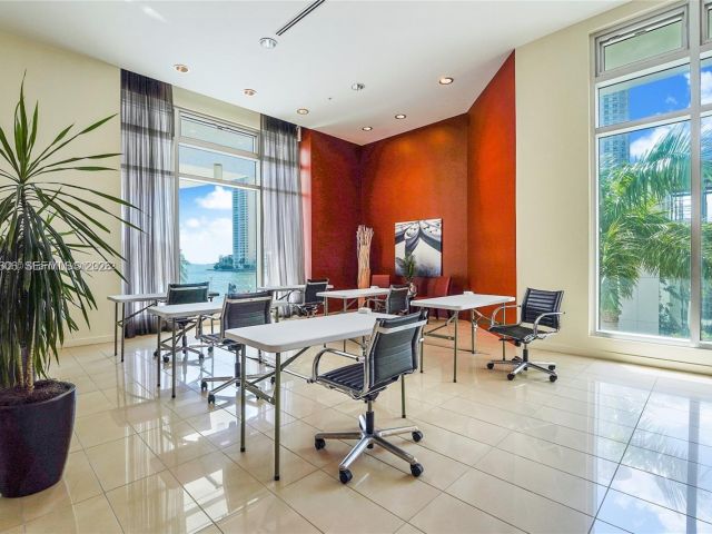 Apartment for rent  Unit #T-1404 - photo 7496303