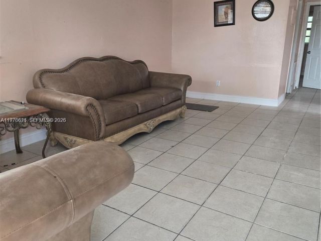 Home for rent at 2111 NW 26th Ave 2111 - photo 7483299