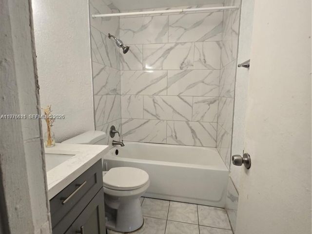 Home for rent at 2111 NW 26th Ave 2111 - photo 7483312