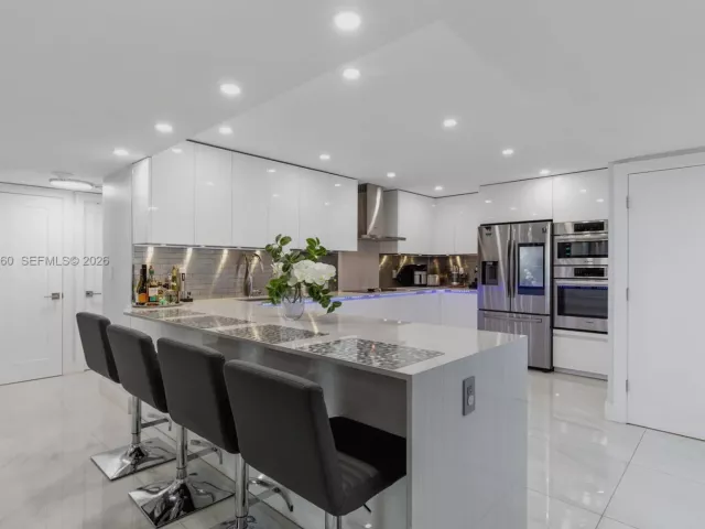 2-bedroom condo for sale in Hallandale Beach - 2500 Parkview Dr 1121 - MondialRealty