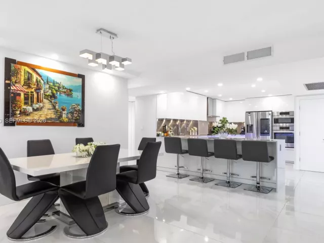 2-bedroom condo for sale in Hallandale Beach - 2500 Parkview Dr 1121 - MondialRealty