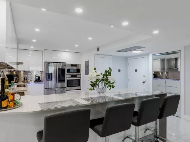 2-bedroom condo for sale in Hallandale Beach - 2500 Parkview Dr 1121 - MondialRealty