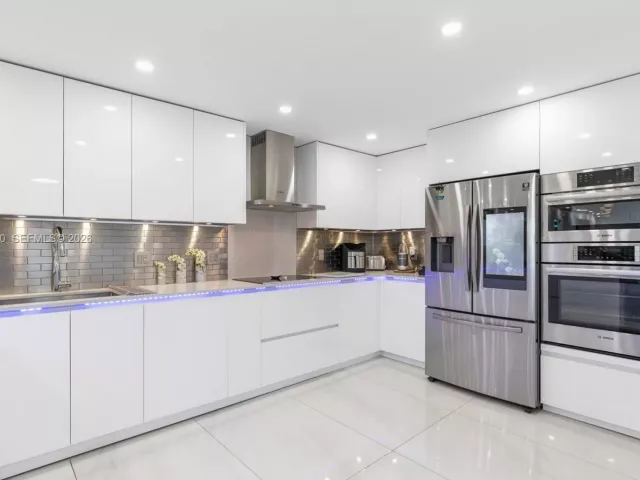 2-bedroom condo for sale in Hallandale Beach - 2500 Parkview Dr 1121 - MondialRealty