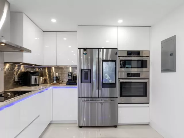 2-bedroom condo for sale in Hallandale Beach - 2500 Parkview Dr 1121 - MondialRealty