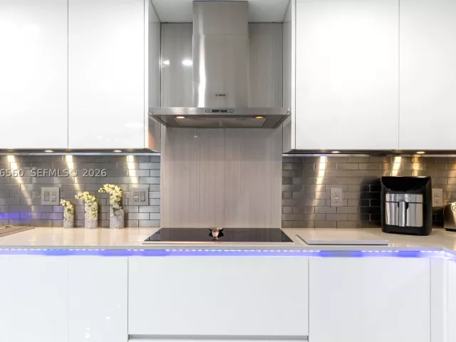 2-bedroom condo for sale in Hallandale Beach - 2500 Parkview Dr 1121 - MondialRealty