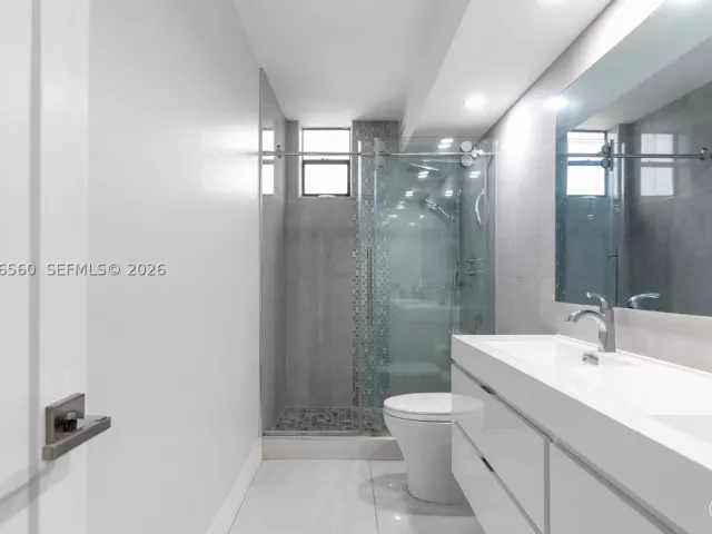 2-bedroom condo for sale in Hallandale Beach - 2500 Parkview Dr 1121 - MondialRealty