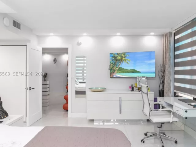 2-bedroom condo for sale in Hallandale Beach - 2500 Parkview Dr 1121 - MondialRealty