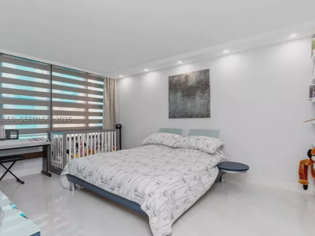 2-bedroom condo for sale in Hallandale Beach - 2500 Parkview Dr 1121 - MondialRealty