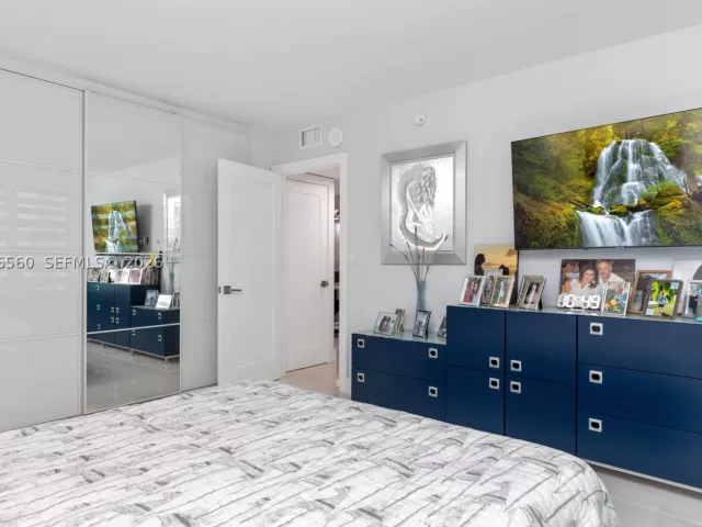 2-bedroom condo for sale in Hallandale Beach - 2500 Parkview Dr 1121 - MondialRealty