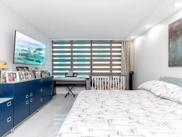 2-bedroom condo for sale in Hallandale Beach - 2500 Parkview Dr 1121 - MondialRealty
