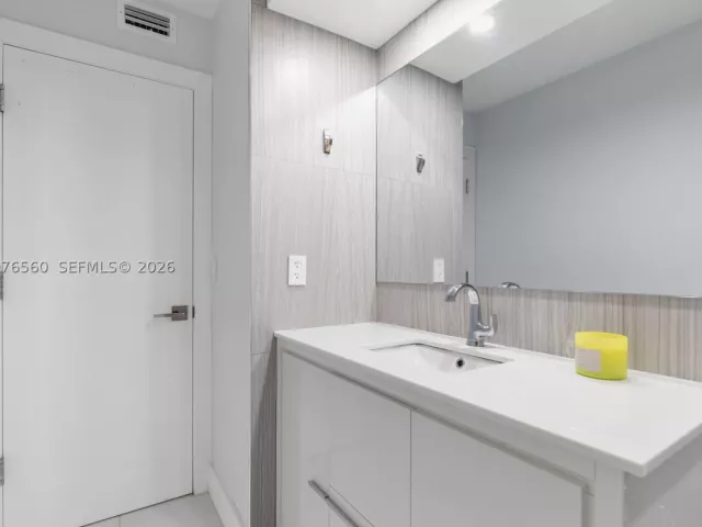 2-bedroom condo for sale in Hallandale Beach - 2500 Parkview Dr 1121 - MondialRealty