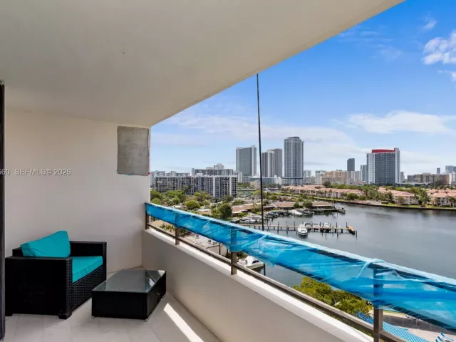 2-bedroom condo for sale in Hallandale Beach - 2500 Parkview Dr 1121 - MondialRealty