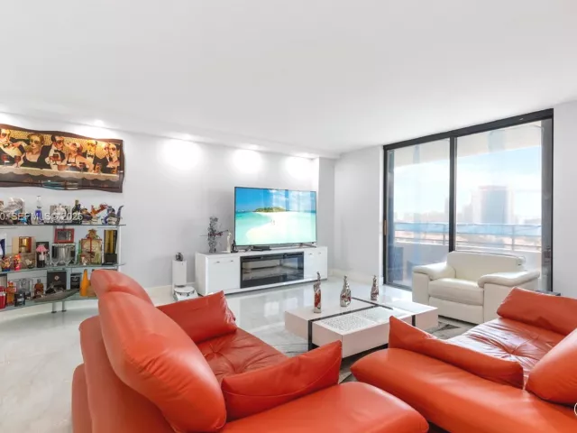 2-bedroom condo for sale in Hallandale Beach - 2500 Parkview Dr 1121 - MondialRealty