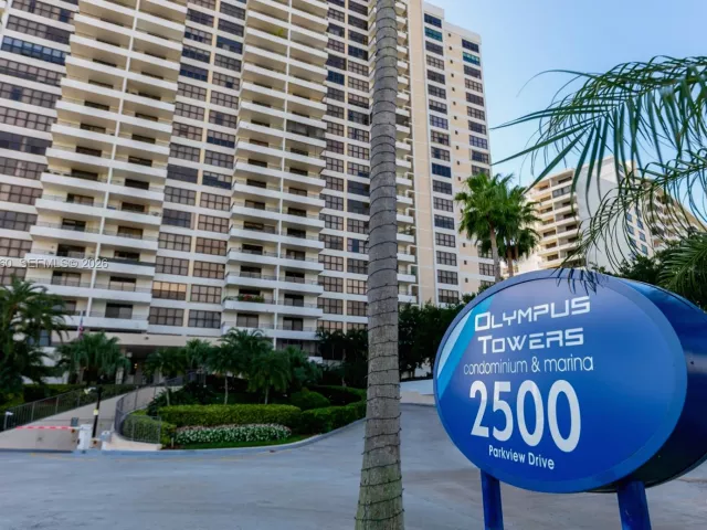 2-bedroom condo for sale in Hallandale Beach - 2500 Parkview Dr 1121 - MondialRealty