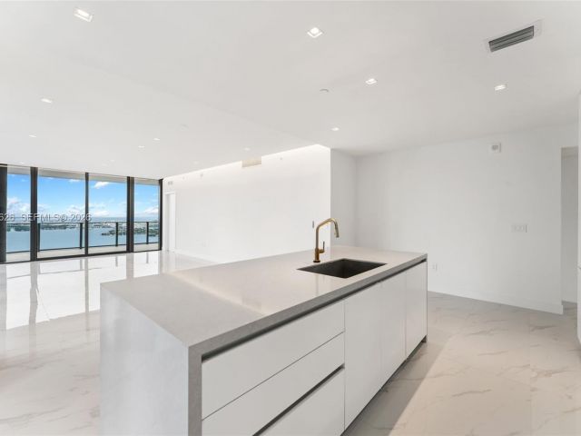 Apartment for rent  Unit #5401 - photo 7489213