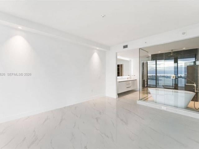 Apartment for rent  Unit #5401 - photo 7489217