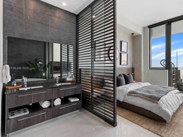 Apartment for rent  Unit #PH5001 - photo 7494536