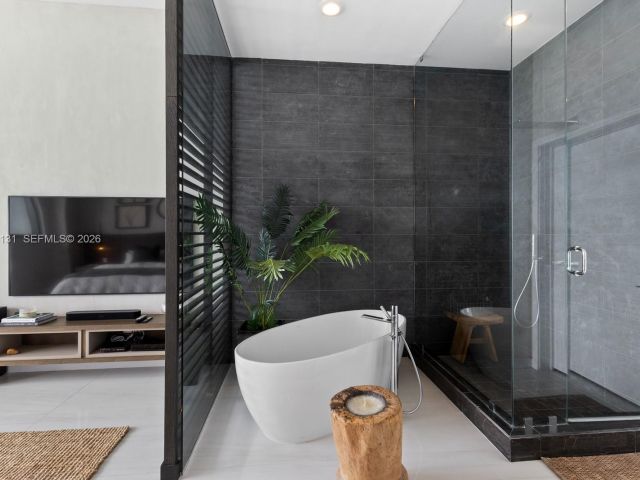 Apartment for rent  Unit #PH5001 - photo 7494537