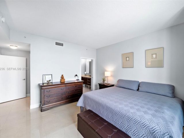 Apartment for sale  Unit #2512 - photo 7513719