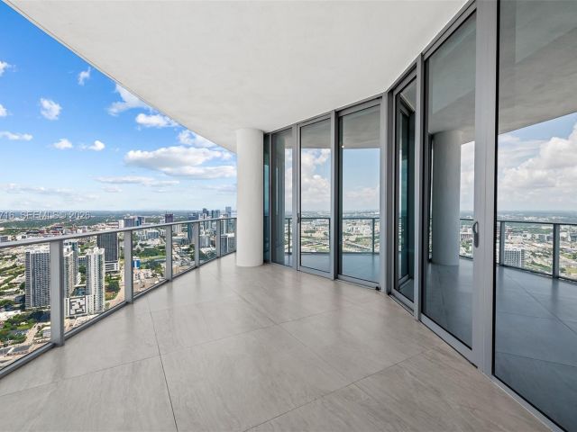 Apartment for rent  Unit #PH 5402 - photo 7488074