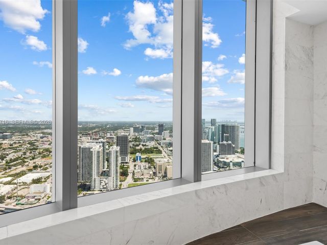 Apartment for rent  Unit #PH 5402 - photo 7488079