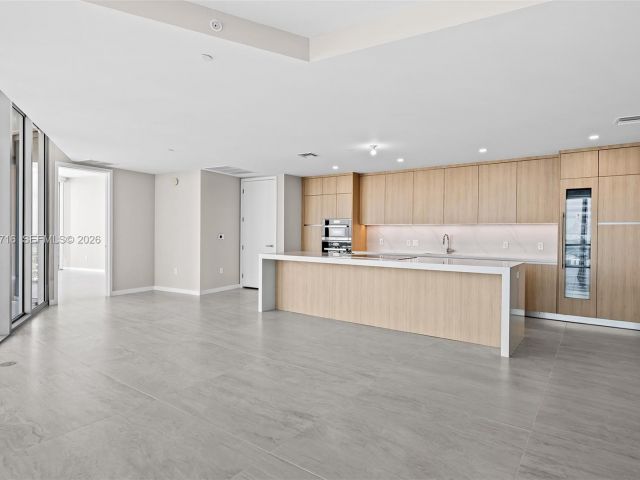 Apartment for rent  Unit #PH 5402 - photo 7488080